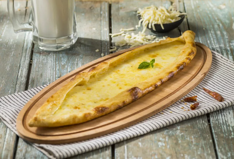 Uzun Kaşarlı Pide